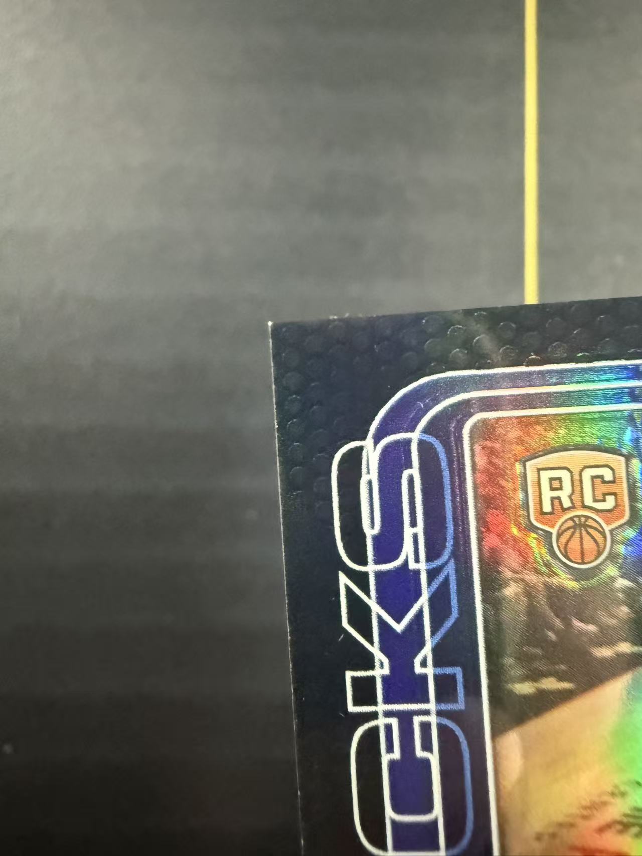 【超新星精品】2025-26 Topps Chrome Update TCU Cooper Flagg RC 新秀 独行侠 库珀弗拉格 10编 黑篮球折 黑球皮折 折射 瑕疵如图 美国之子【V917008U001】