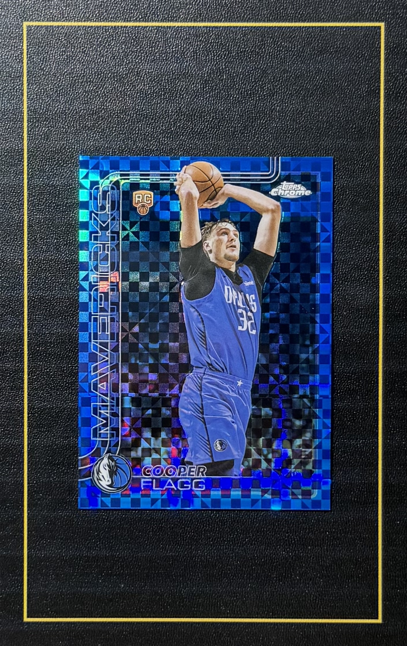 【超新星精品】2025-26 Topps Chrome Cooper Flagg RC 新秀 独行侠 库珀弗拉格 蓝格子折 蓝棋盘折 折射 Color Match 瑕疵如图 美国之子【V5150078004】