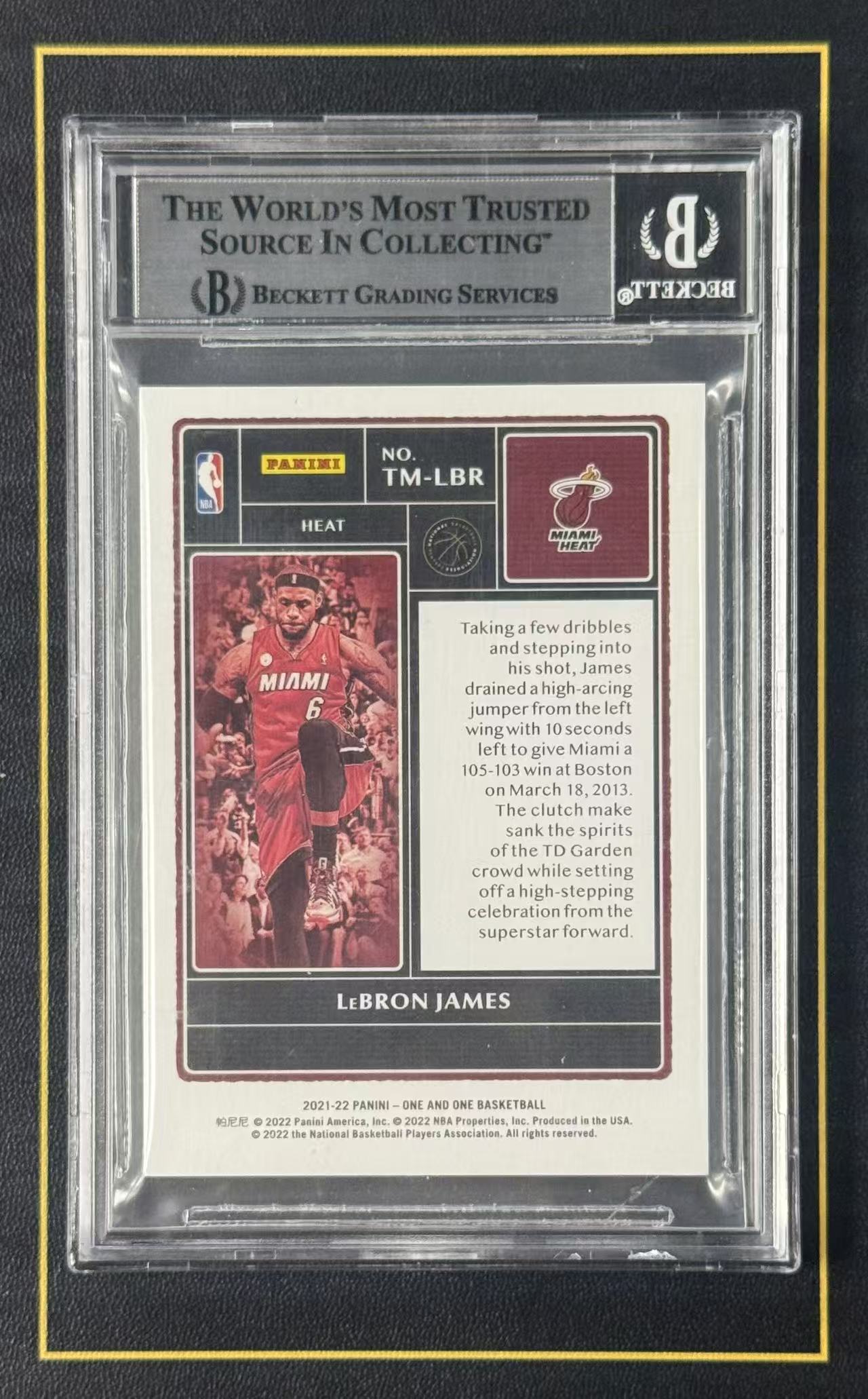 【超新星精品】2021-22 Panini One and One LeBron James OAO 热火 小皇帝 老詹 勒布朗詹姆斯 Timeless Moments 无字时刻 BGS8.5分评级 经典霸王步选图【V074007L001】
